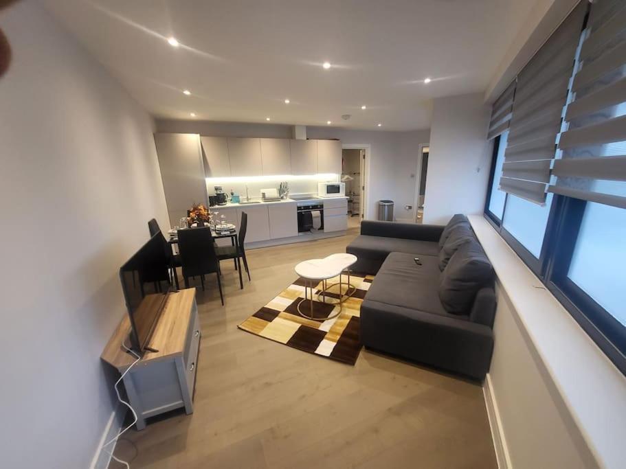 Entire Reigate Apartment Hosted By Pius Экстерьер фото