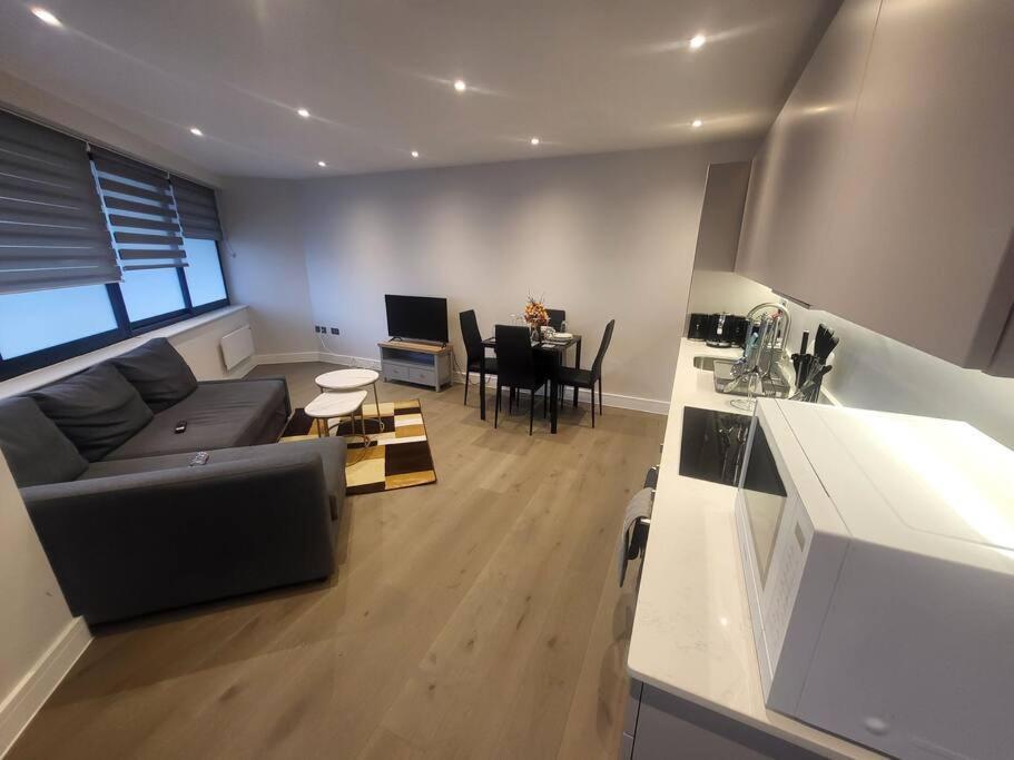 Entire Reigate Apartment Hosted By Pius Экстерьер фото