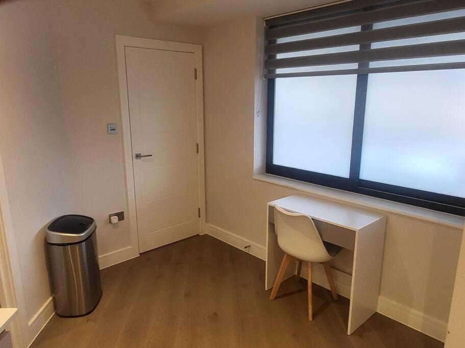 Entire Reigate Apartment Hosted By Pius Экстерьер фото