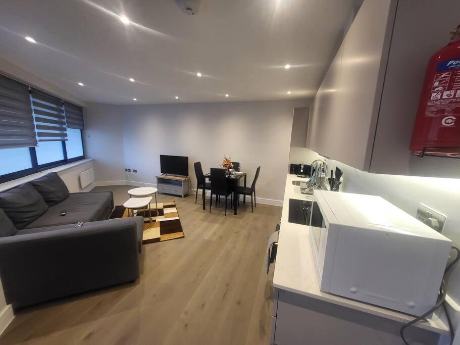 Entire Reigate Apartment Hosted By Pius Экстерьер фото