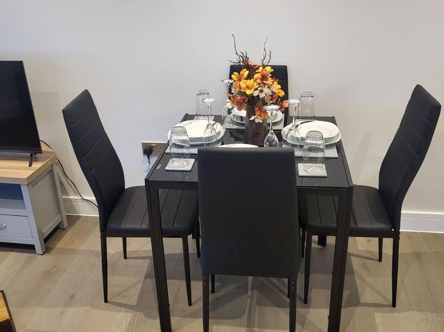 Entire Reigate Apartment Hosted By Pius Экстерьер фото