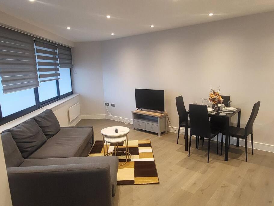 Entire Reigate Apartment Hosted By Pius Экстерьер фото