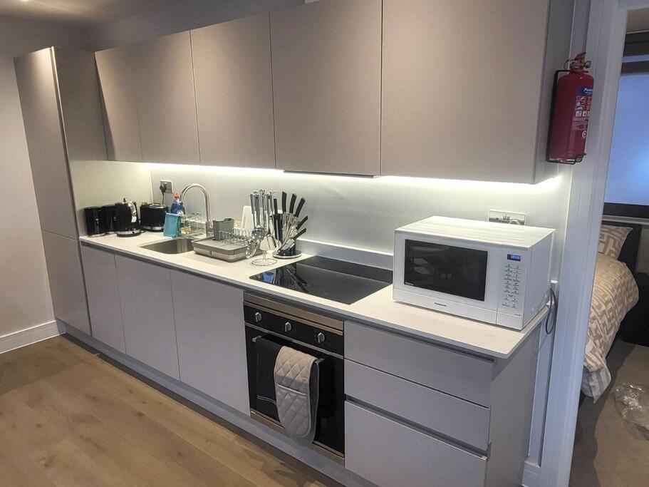 Entire Reigate Apartment Hosted By Pius Экстерьер фото
