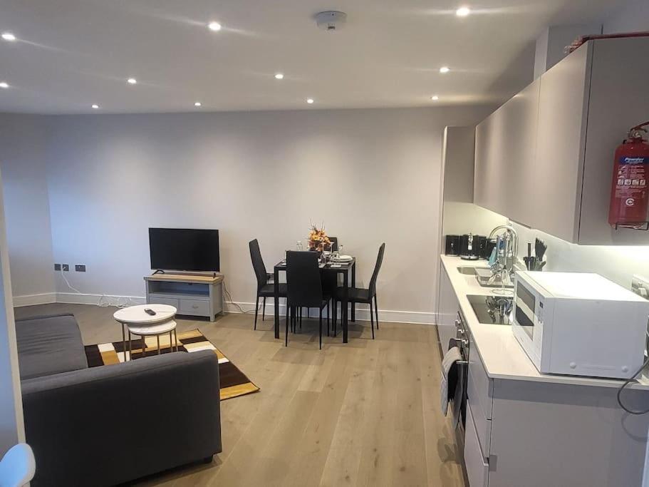 Entire Reigate Apartment Hosted By Pius Экстерьер фото
